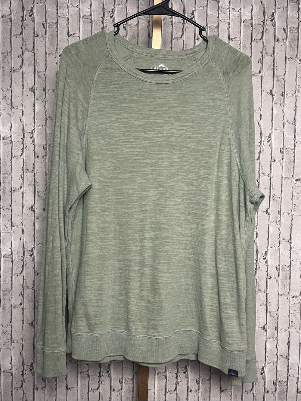 Faherty Men's Sunwashed Organic Cotton Slub Long Sleeve Crewneck Tee Shirt M EUC